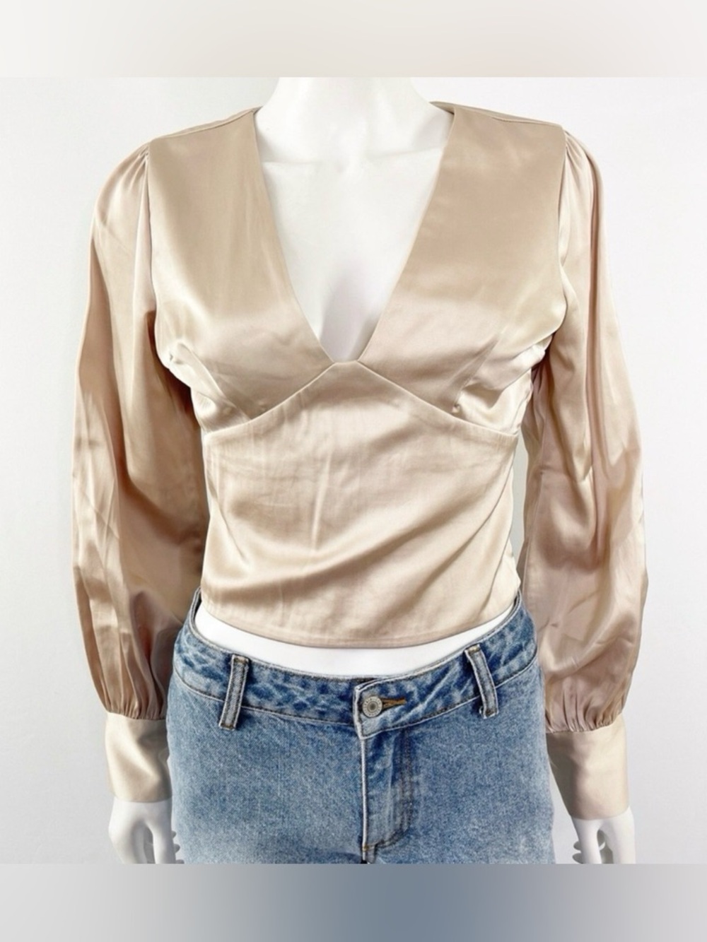 Abercrombie & Fitch Champagne Satin Crop Top Size S Long Sleeve V Neck Blouse - Picture 4 of 6